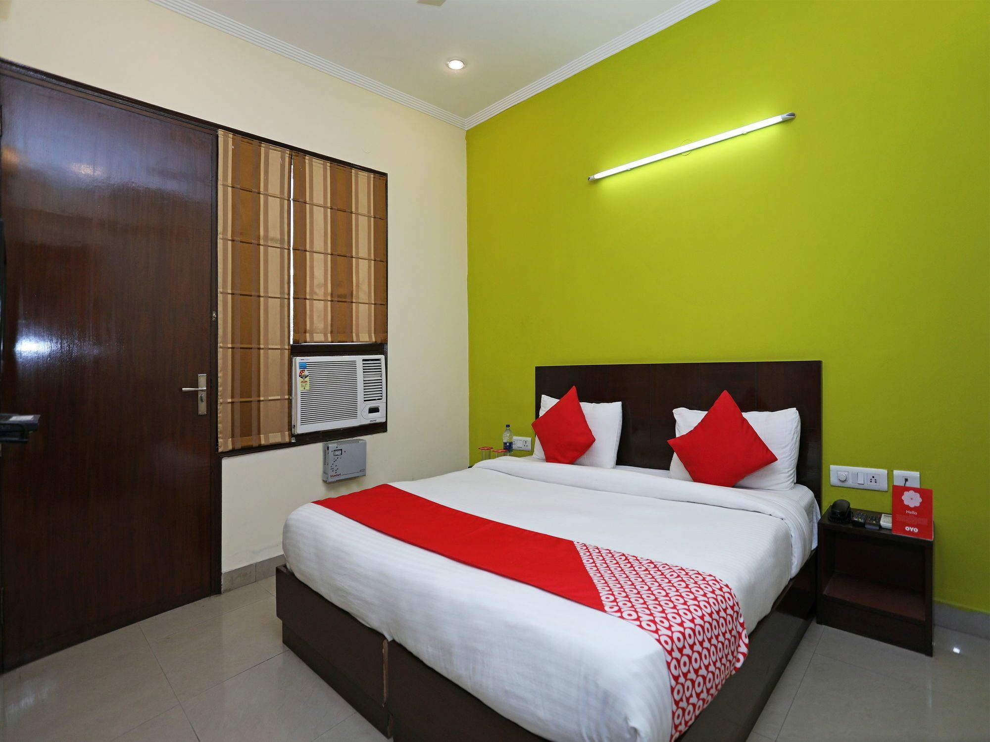 Collection O Royal Suits Hotel Gurgaon Exterior photo